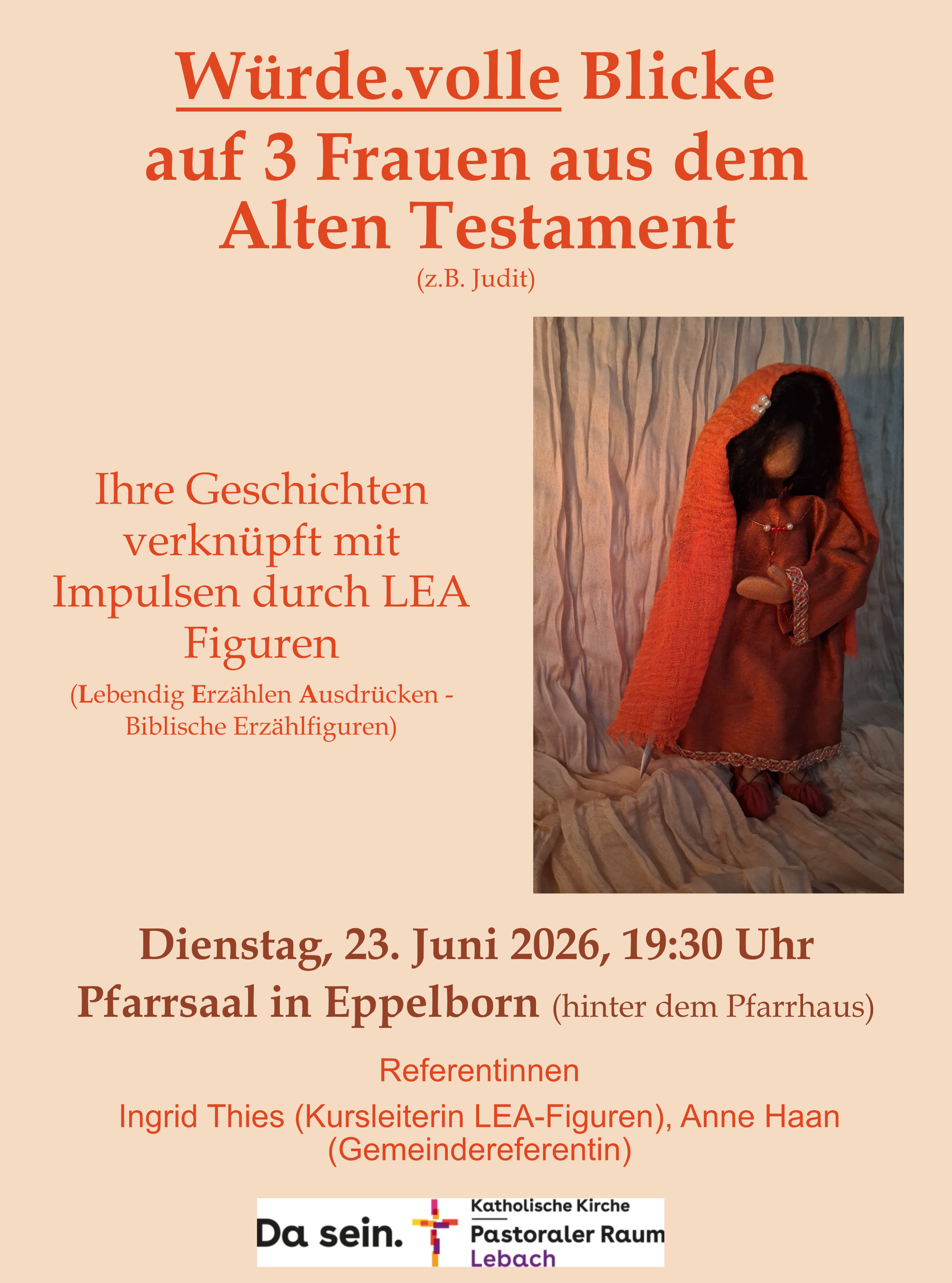 eine weibliche Erzählfigur mit ornagenem Gewand vor beigem Hintergrund mit Begleittext