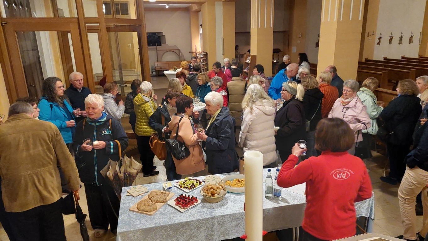 Friedensandacht Stehempfang