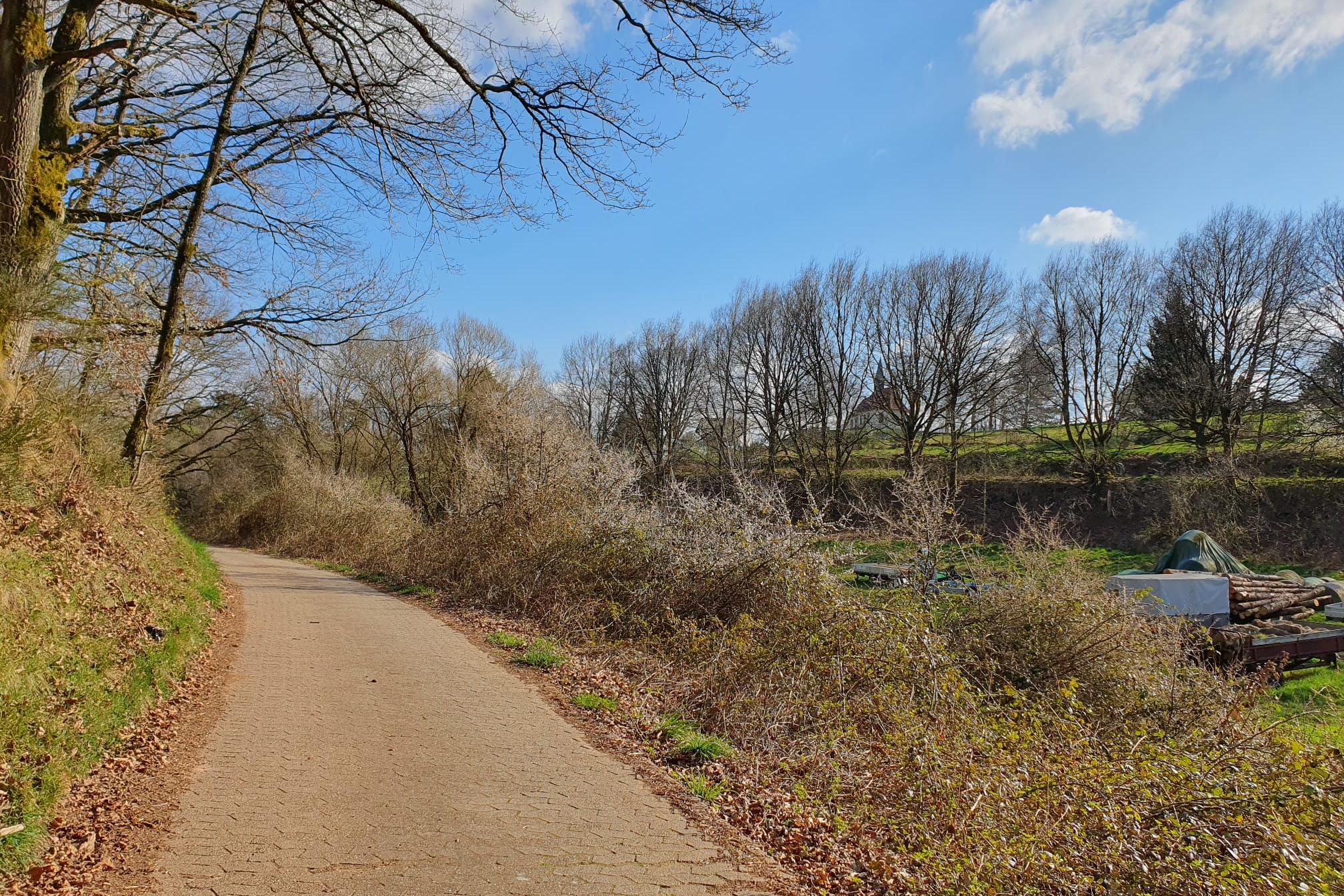 Weg mit Himmel